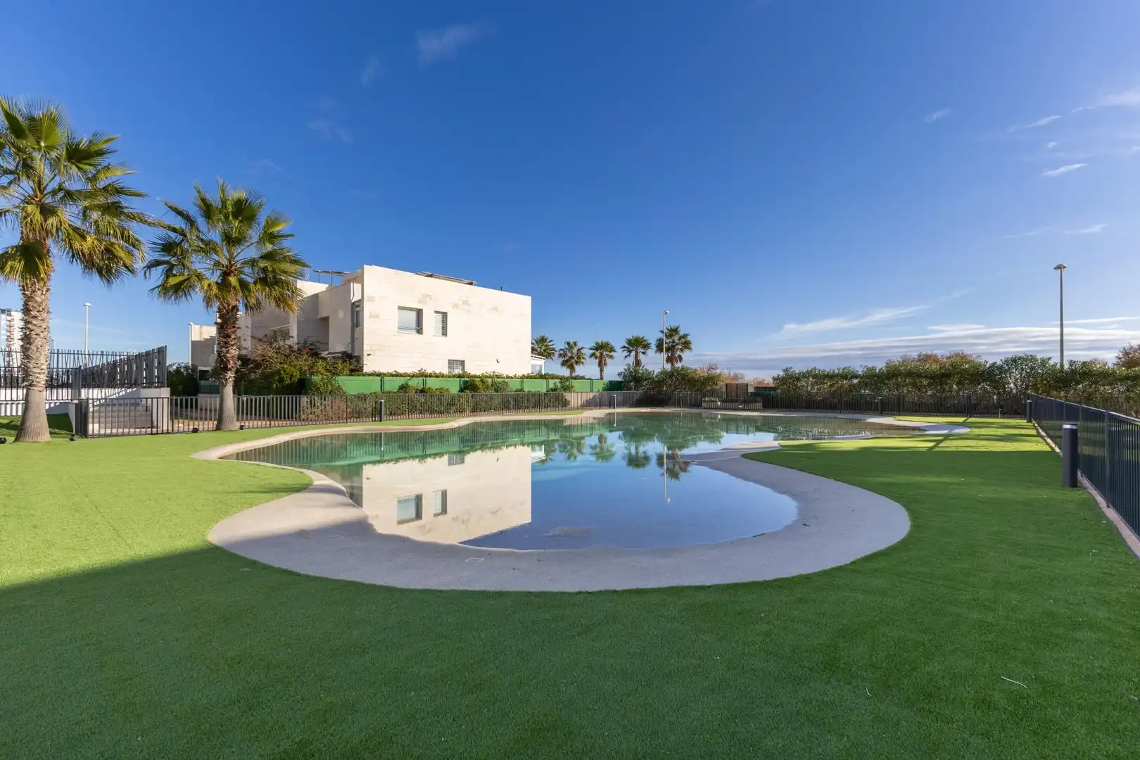 Piscina de Apartamento en venta en El Puig de Santa Maria con Aire acondicionado, Calefacción y Amueblado