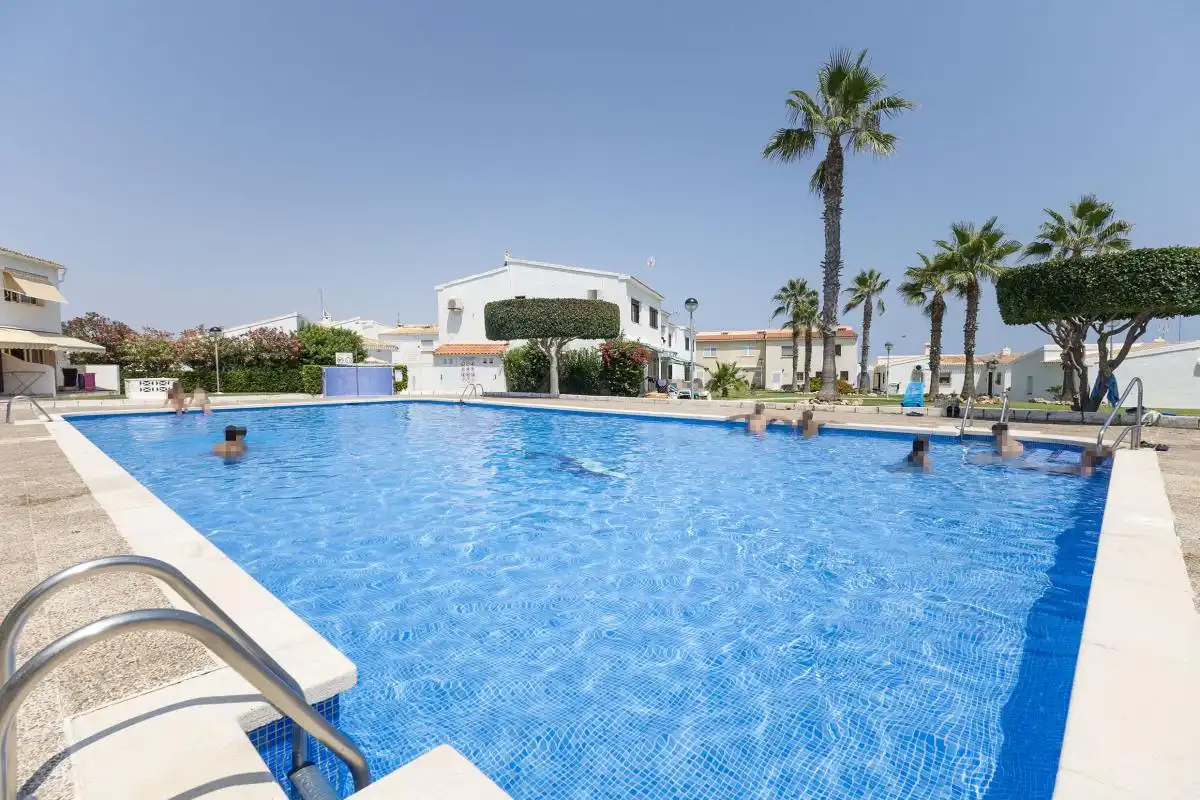 Piscina de Casa adosada en venda en Orihuela amb Calefacció, Jardí privat i Piscina