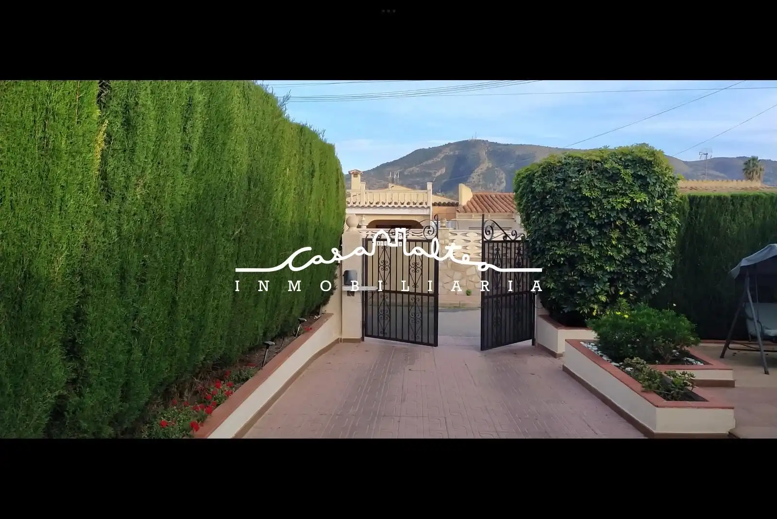 Vista exterior de Casa o xalet en venda en L'Alfàs del Pi amb Jardí privat i Terrassa