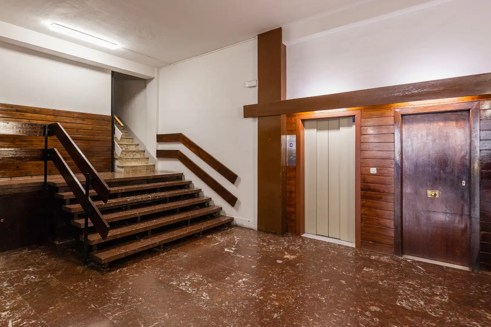 Dachboden zum Verkauf in Barcelona mit Klimaanlage, Terrasse und Abstellraum