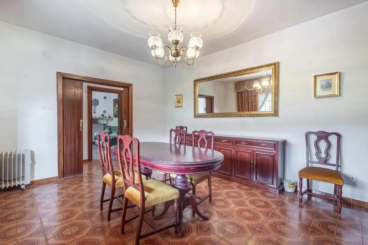 Menjador de Casa o xalet en venda en Granada amb Jardí privat, Terrassa i Piscina