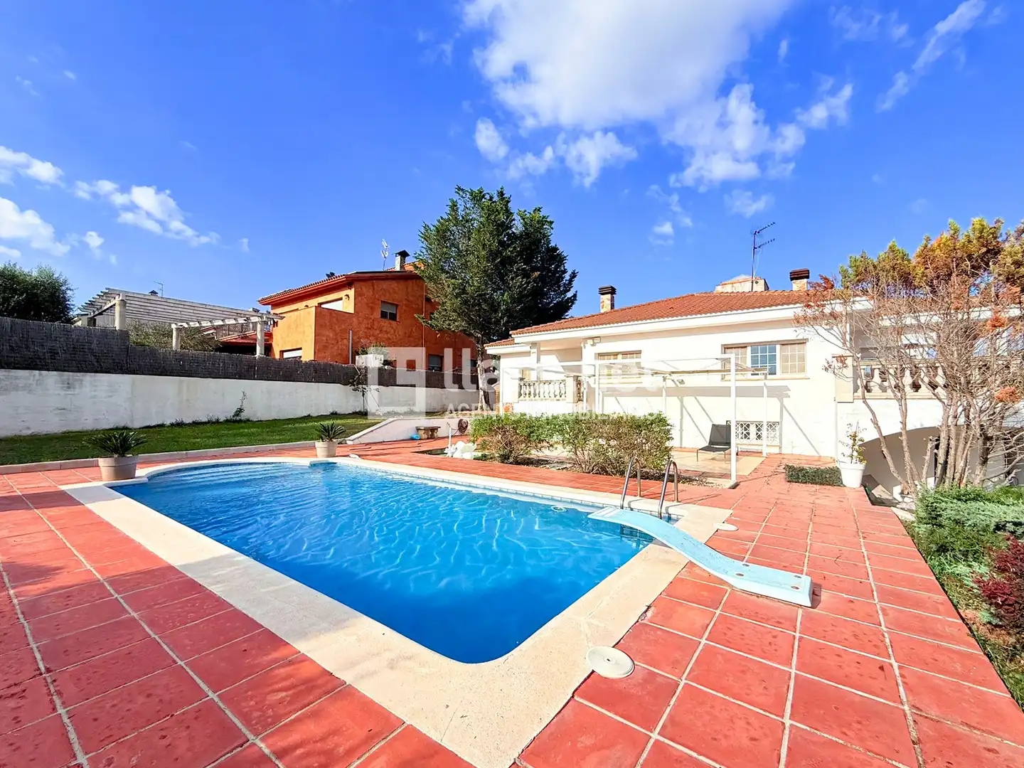 Casa amb piscina en venda a Carrer Princep d'Olèrdola