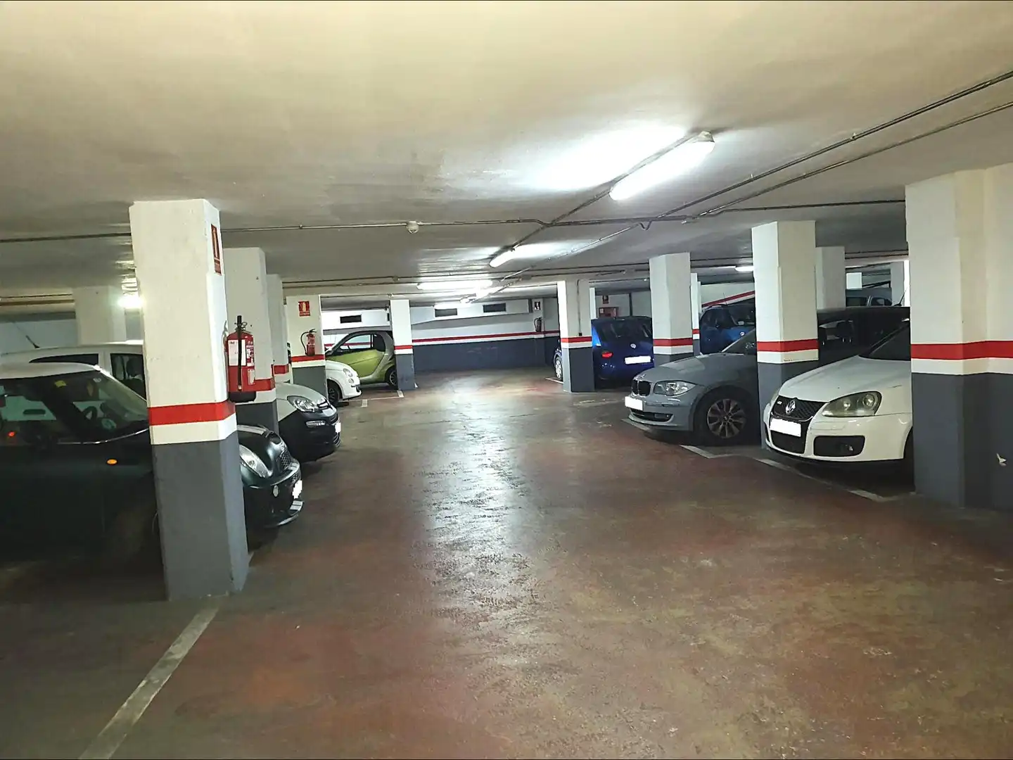 Garage for rent in Carrer Carrer de Rocafort, La Nova Esquerra de l'Eixample