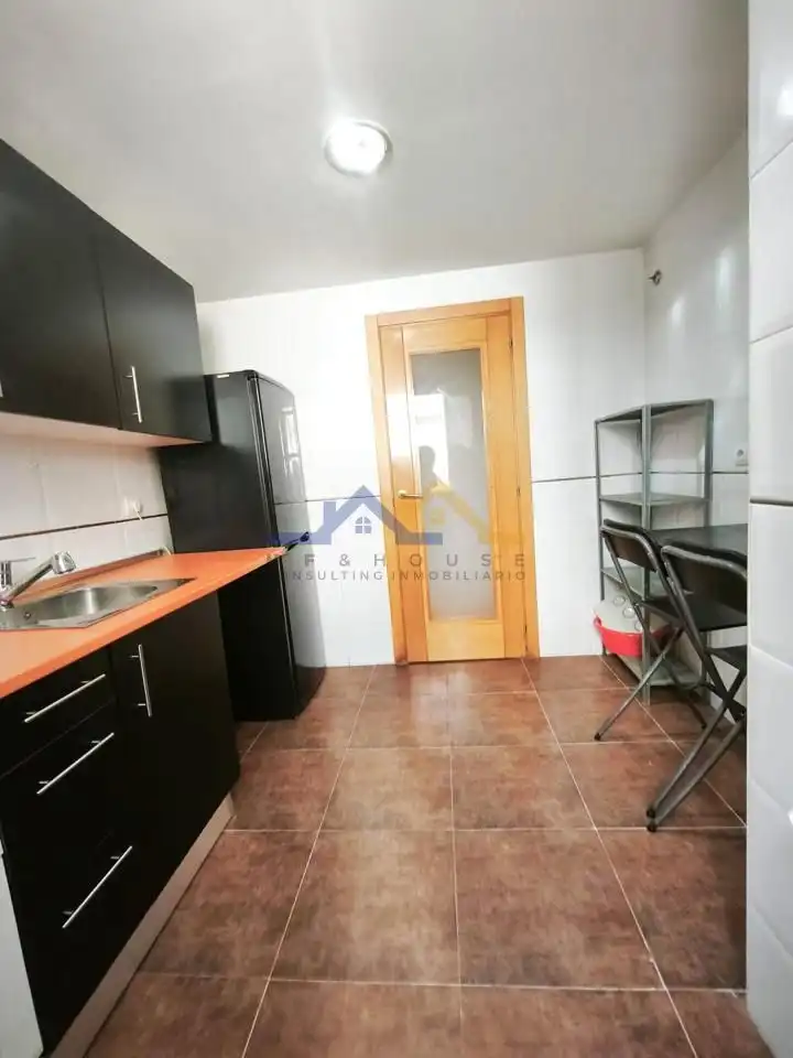 Küche von Wohnung zum Verkauf in Ontígola mit Klimaanlage, Heizung und Privatgarten