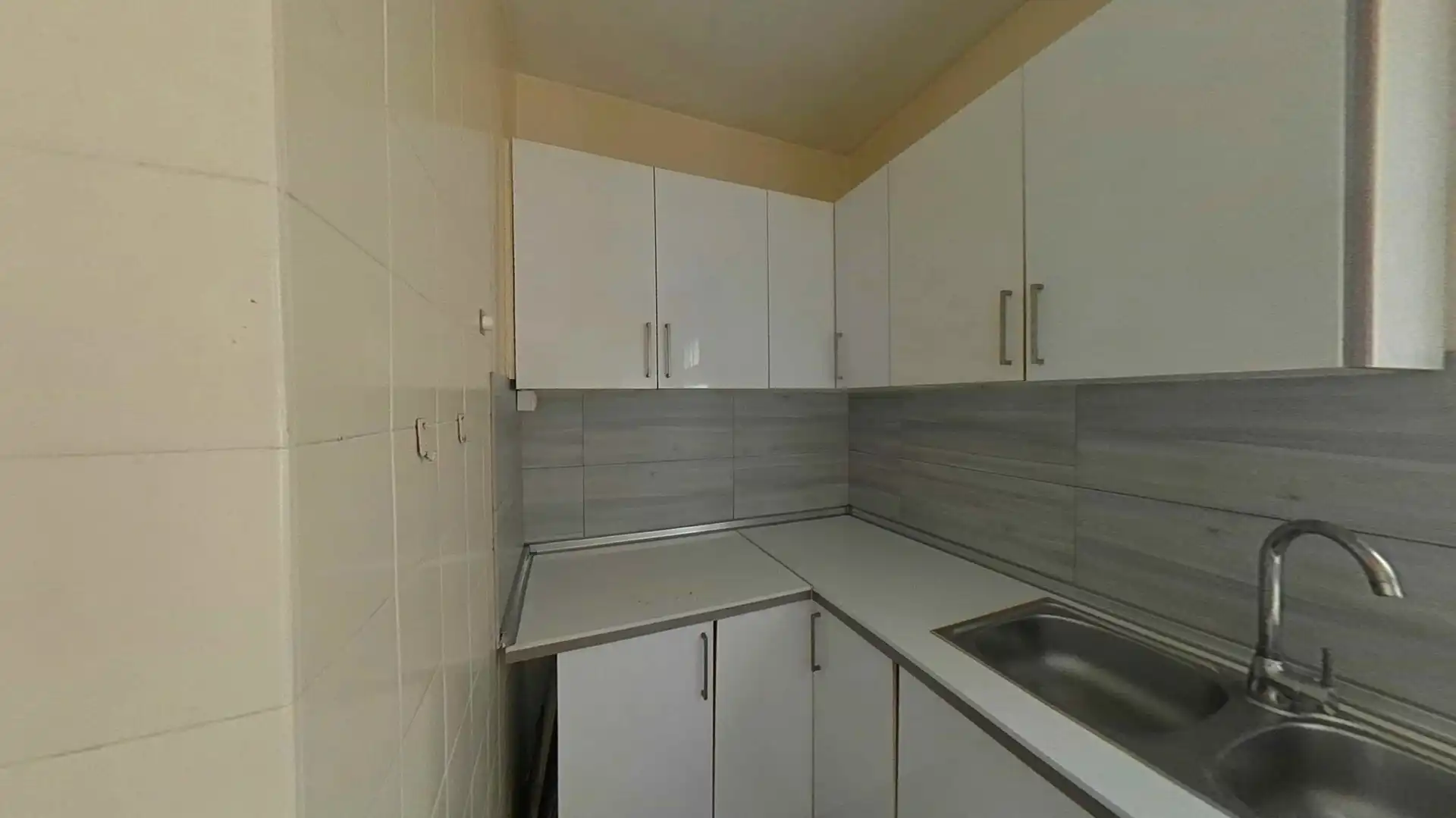 Cocina de Piso en venta en Badalona con Calefacción, Terraza y Balcón