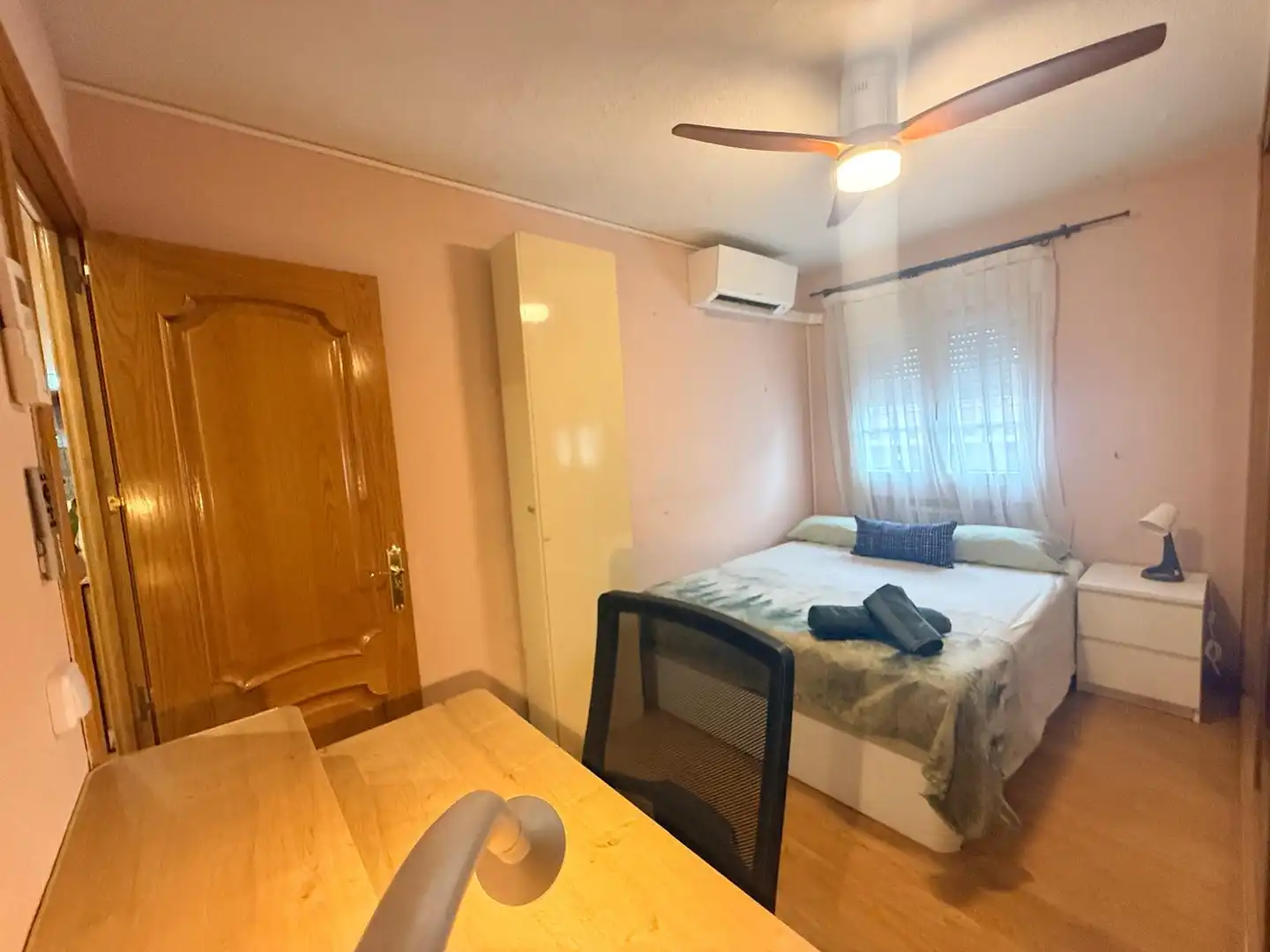 Bedroom of Flat for share in Madrid  with Air Conditioner, Heating and Furnished