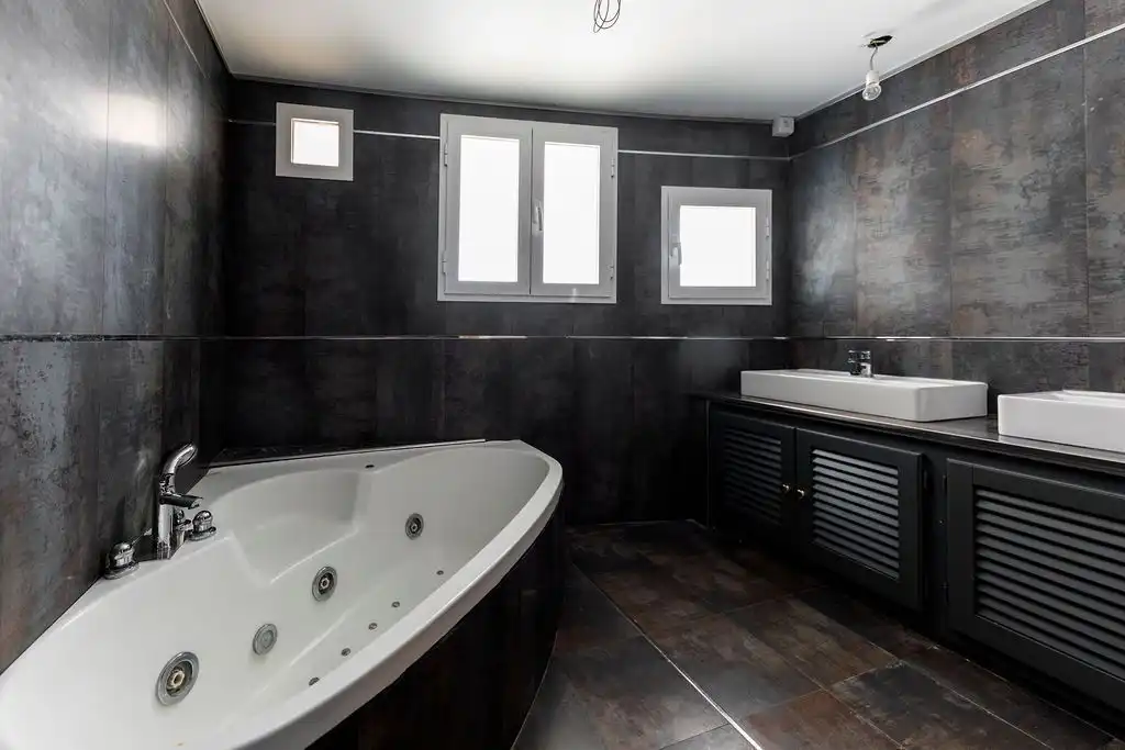 Baño de Casa o chalet en venta en Benahavís con Aire acondicionado, Calefacción y Jardín privado