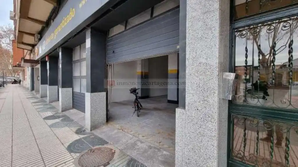Local comercial de lloguer a Avenida Reina Victoria Eugenia 40, imagen 2