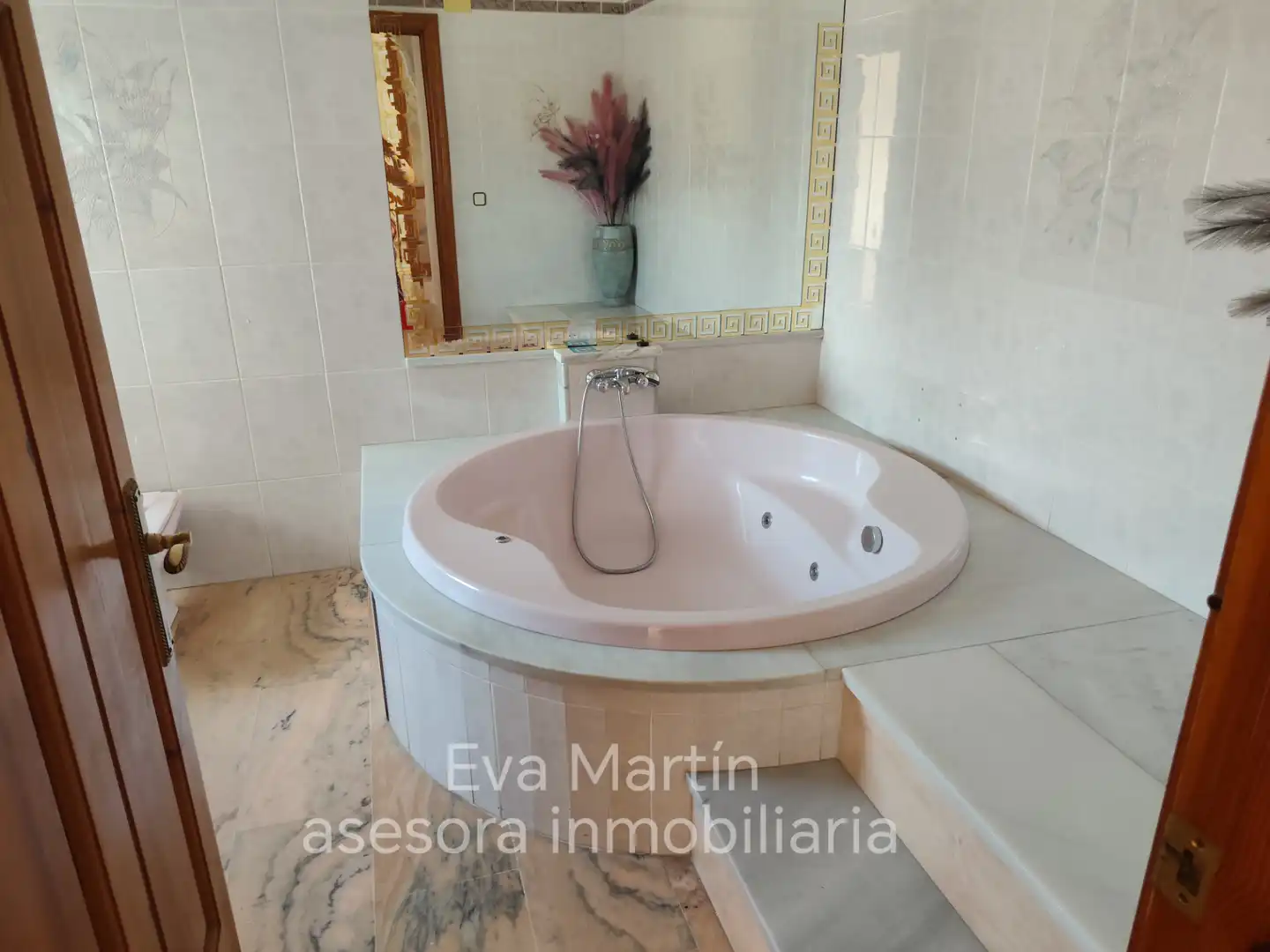 Baño de Casa o chalet de alquiler en Montequinto con Aire acondicionado, Calefacción y Jardín privado