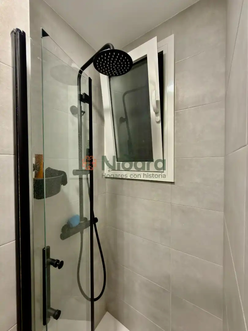 Bathroom of Flat for sale in Barcelona  with Air Conditioner, Heating and Parquet flooring