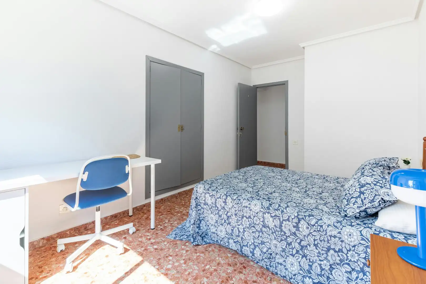 Bedroom of Flat for share in Valencia  with Furnished and Washing machine