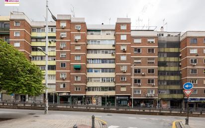 Vista exterior de Pis en venda en  Granada Capital amb Aire condicionat, Terrassa i Balcó