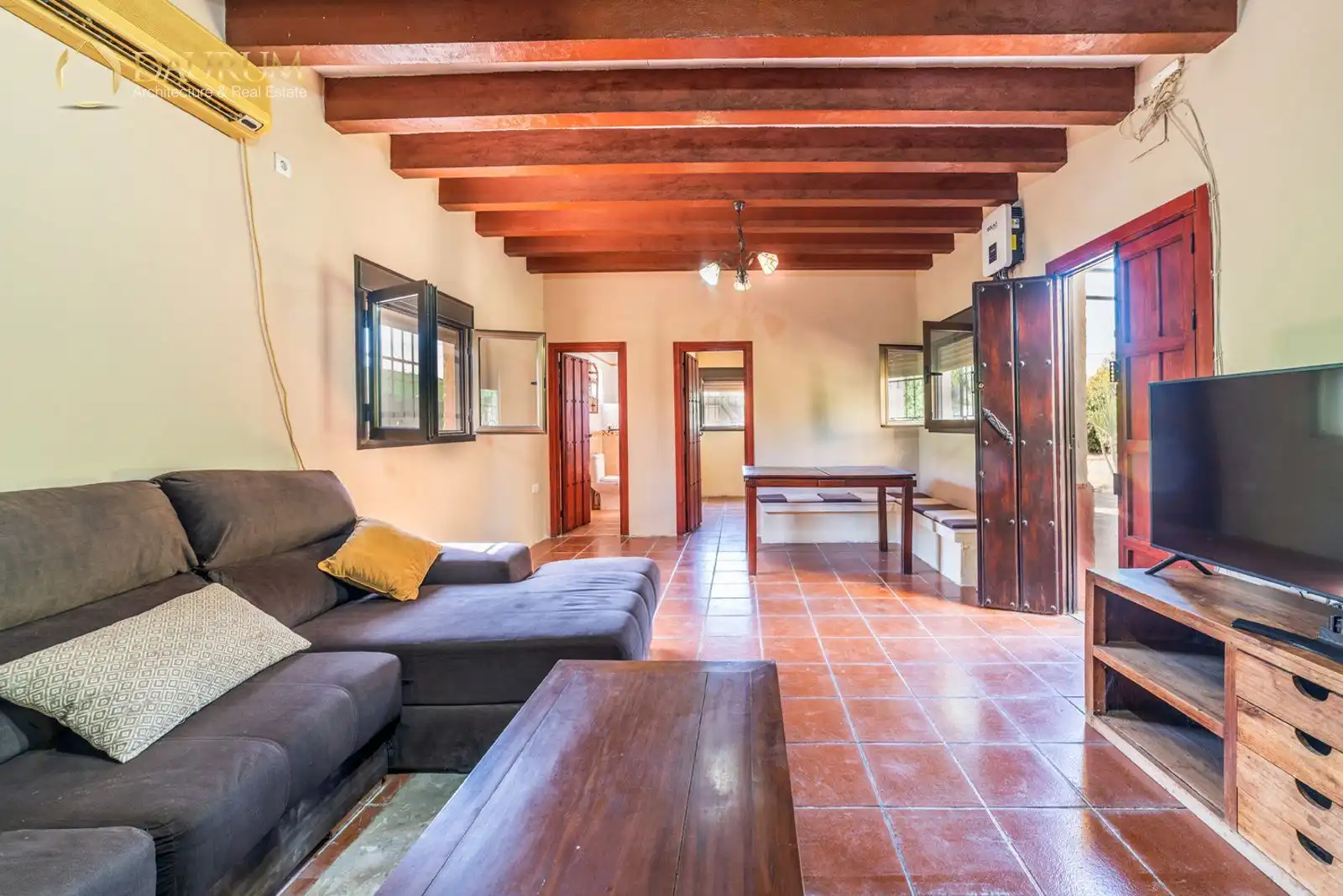 Sala d'estar de Casa o xalet en venda en La Rinconada amb Aire condicionat, Calefacció i Piscina