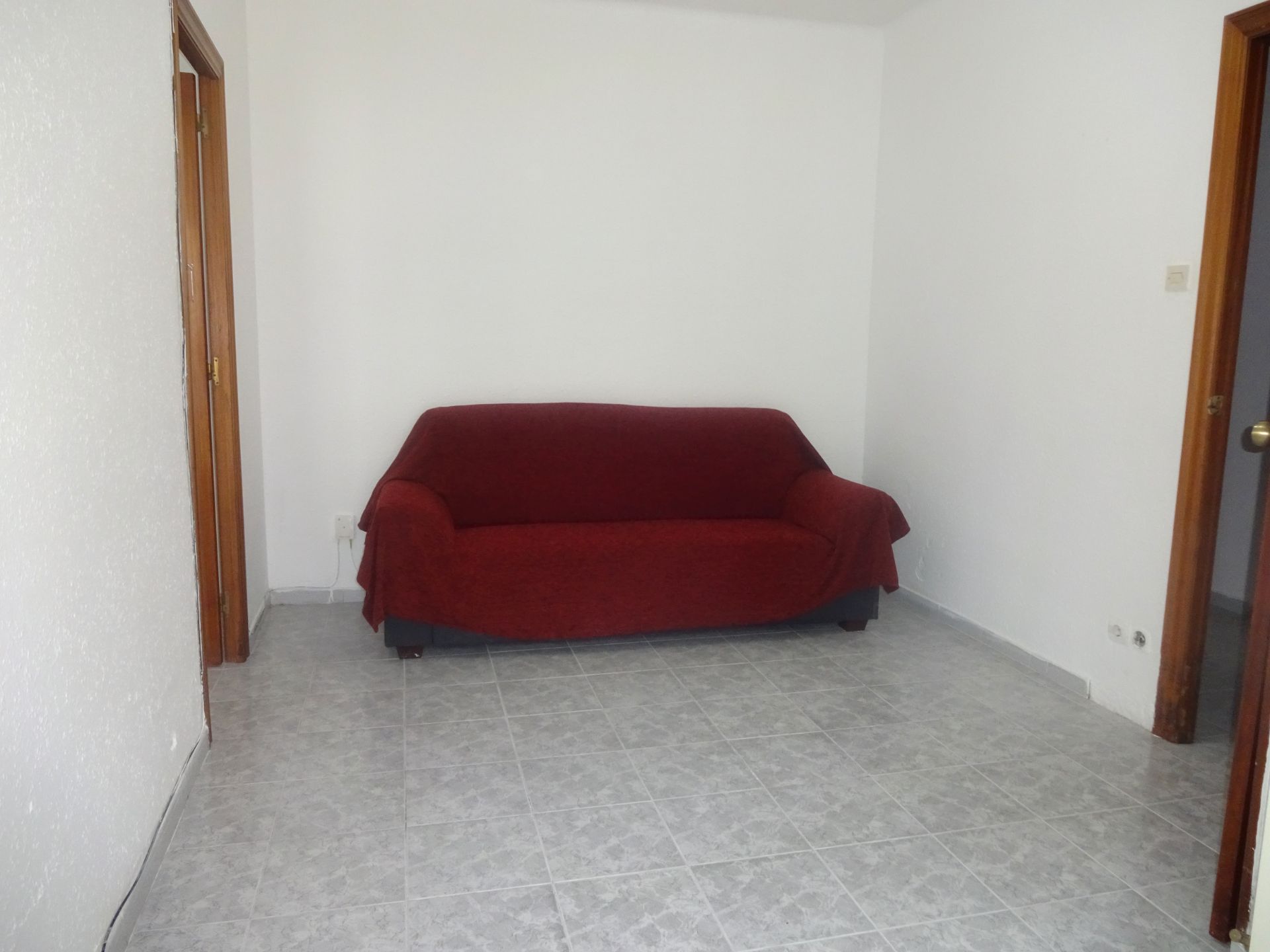 Sala d'estar de Pis en venda en Cornellà de Llobregat amb Calefacció, Forn i Balcó
