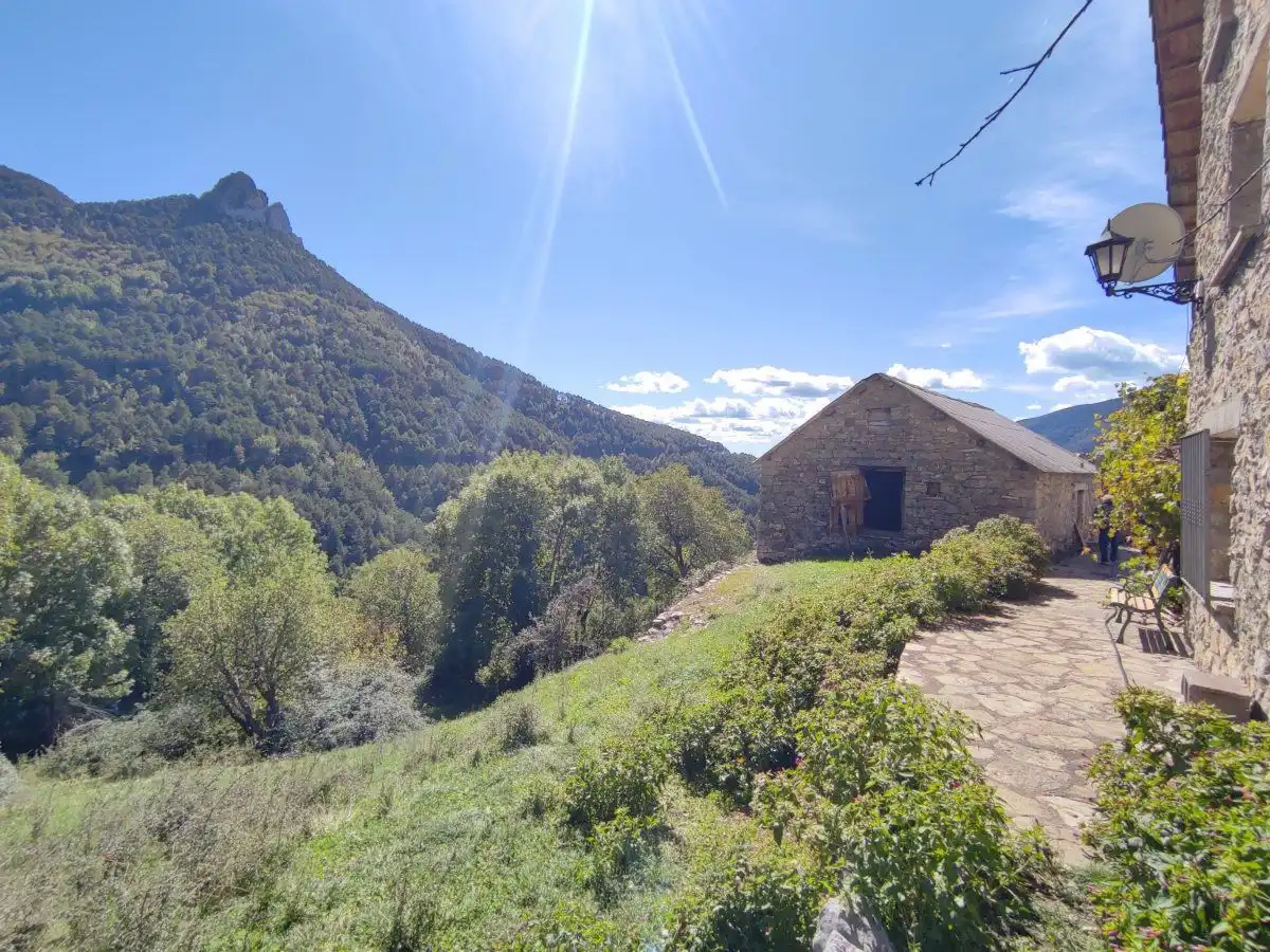 Außenansicht von Country house zum Verkauf in Tella-Sin