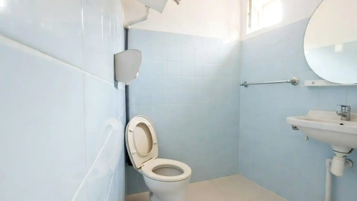Badezimmer von Fabrikhallen zum Verkauf in Puçol