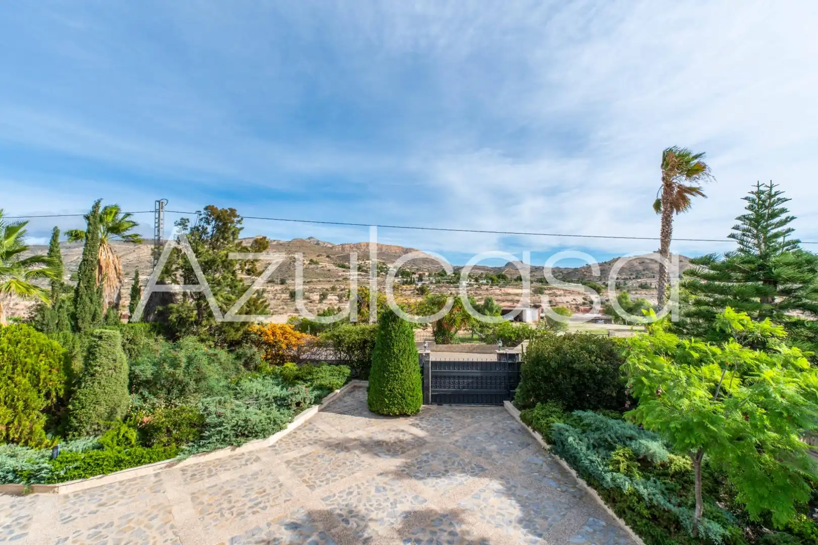 Vista exterior de Casa o xalet en venda en Alicante / Alacant amb Aire condicionat, Jardí privat i Terrassa