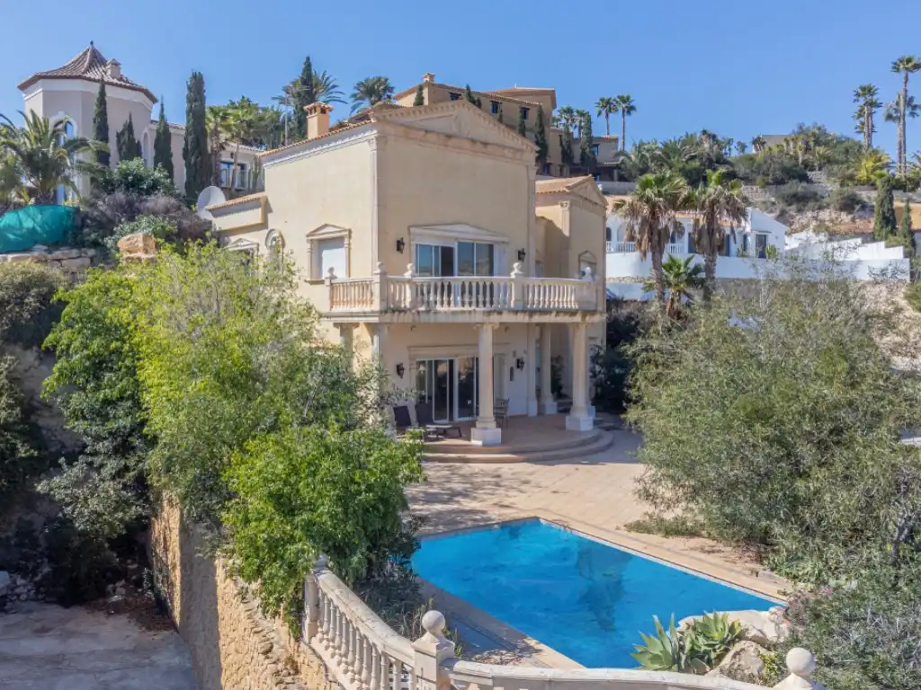Vista exterior de Casa o xalet en venda en El Campello amb Terrassa i Piscina