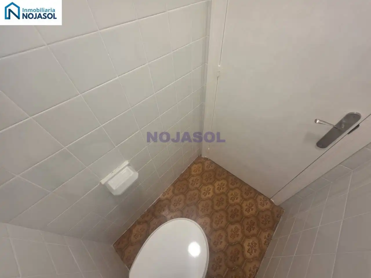 Baño de Apartamento en venta en Laredo con Calefacción, Parquet y Terraza