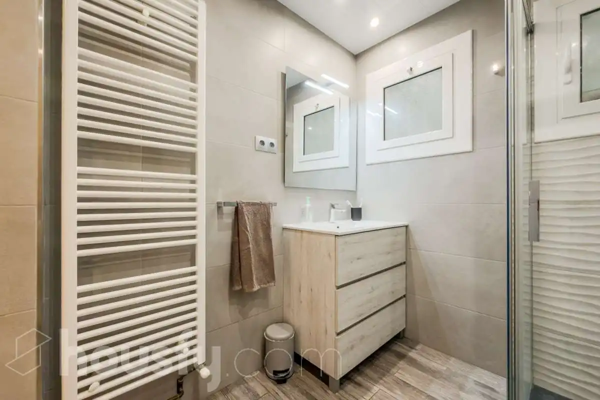 Baño de Planta baja en venta en Barcelona con Aire acondicionado, Calefacción y Amueblado