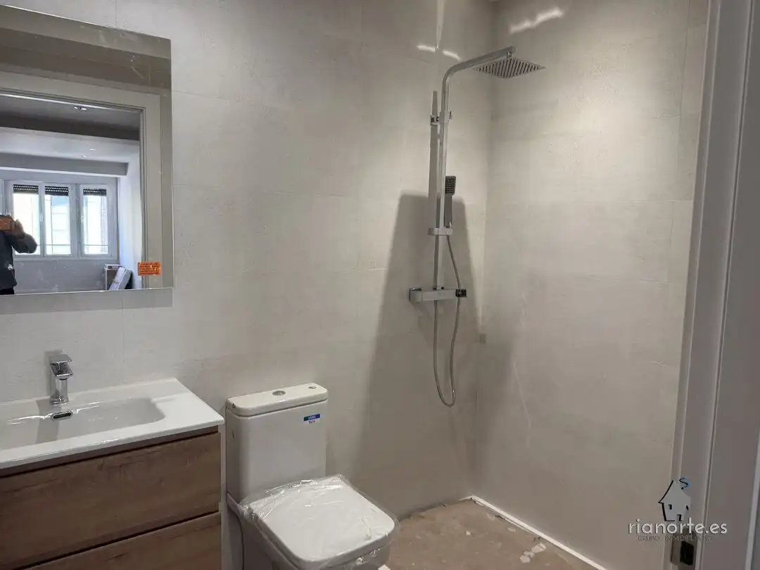 Baño de Piso en venta en Ribadesella con Calefacción