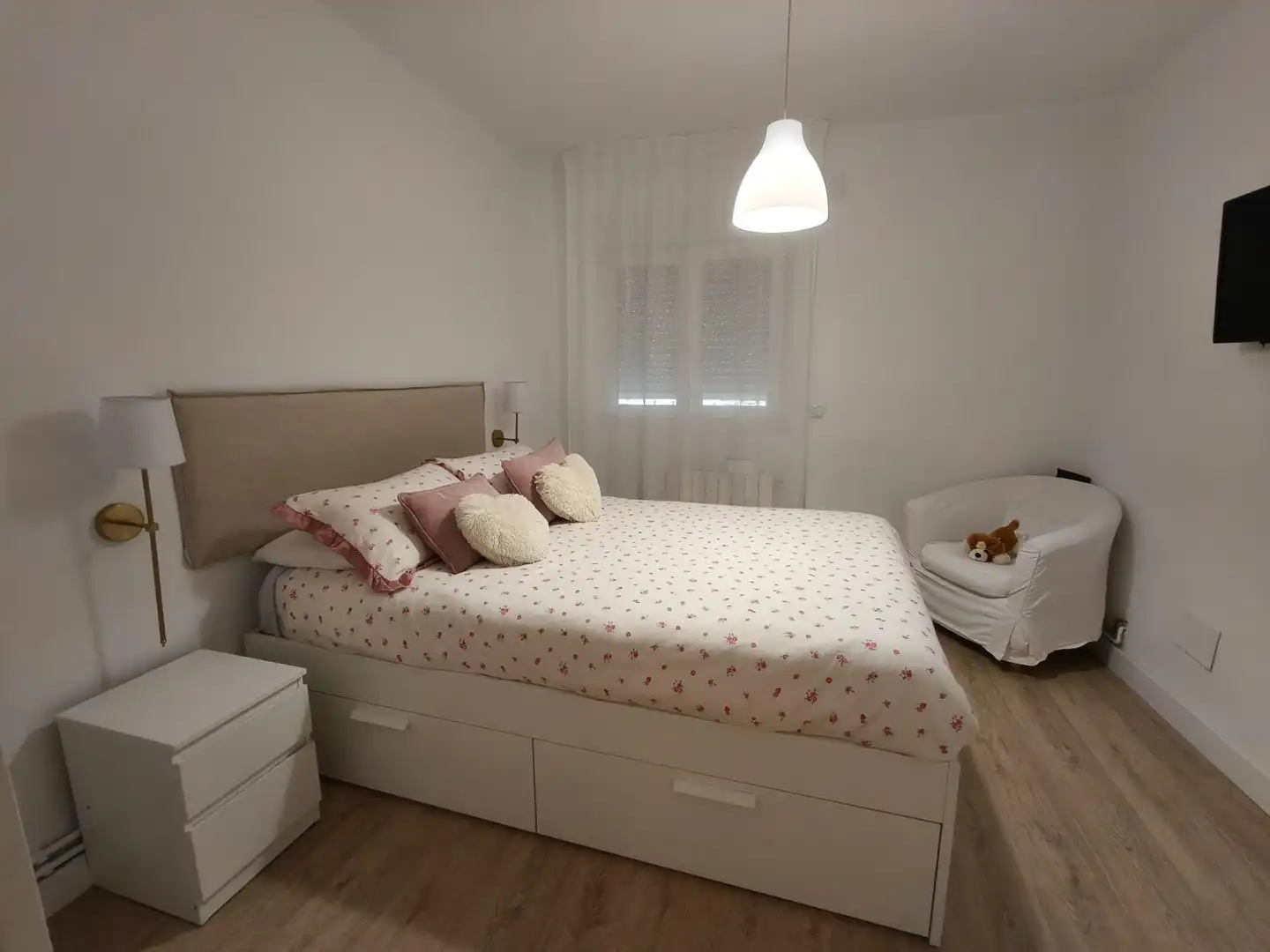 Dormitori de Pis de lloguer en Torrelavega  amb Parquet