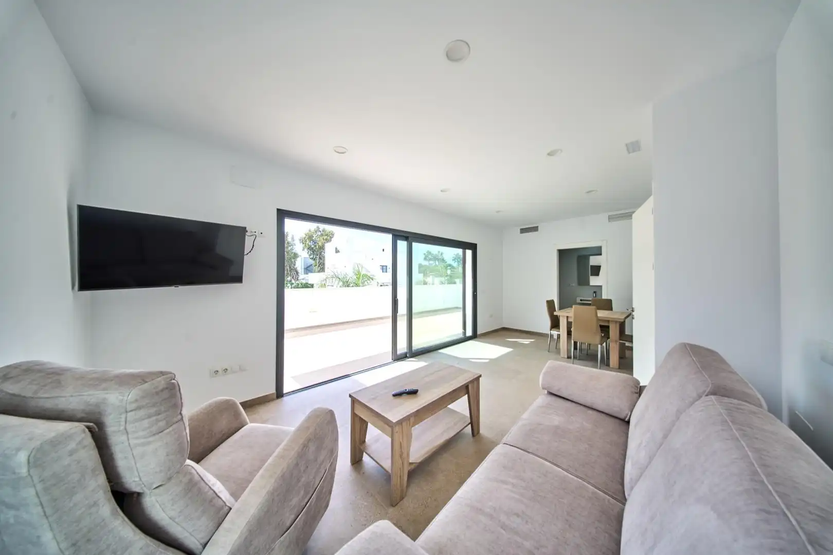 Sala d'estar de Casa o xalet en venda en Marbella amb Jardí privat, Terrassa i Traster