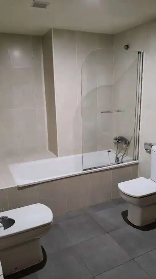 Baño de Piso en venta en Rosselló con Terraza y Trastero
