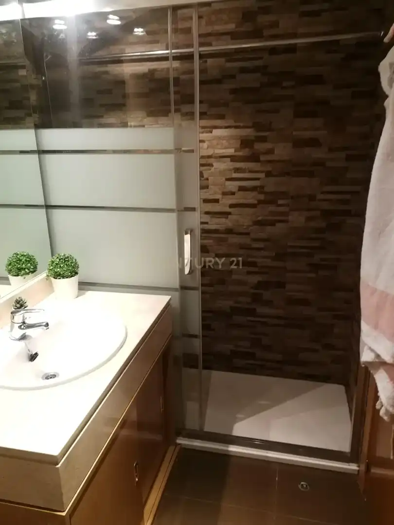 Bathroom of Apartments for rent in Madrid  with Air Conditioner, Storage room and Sauna