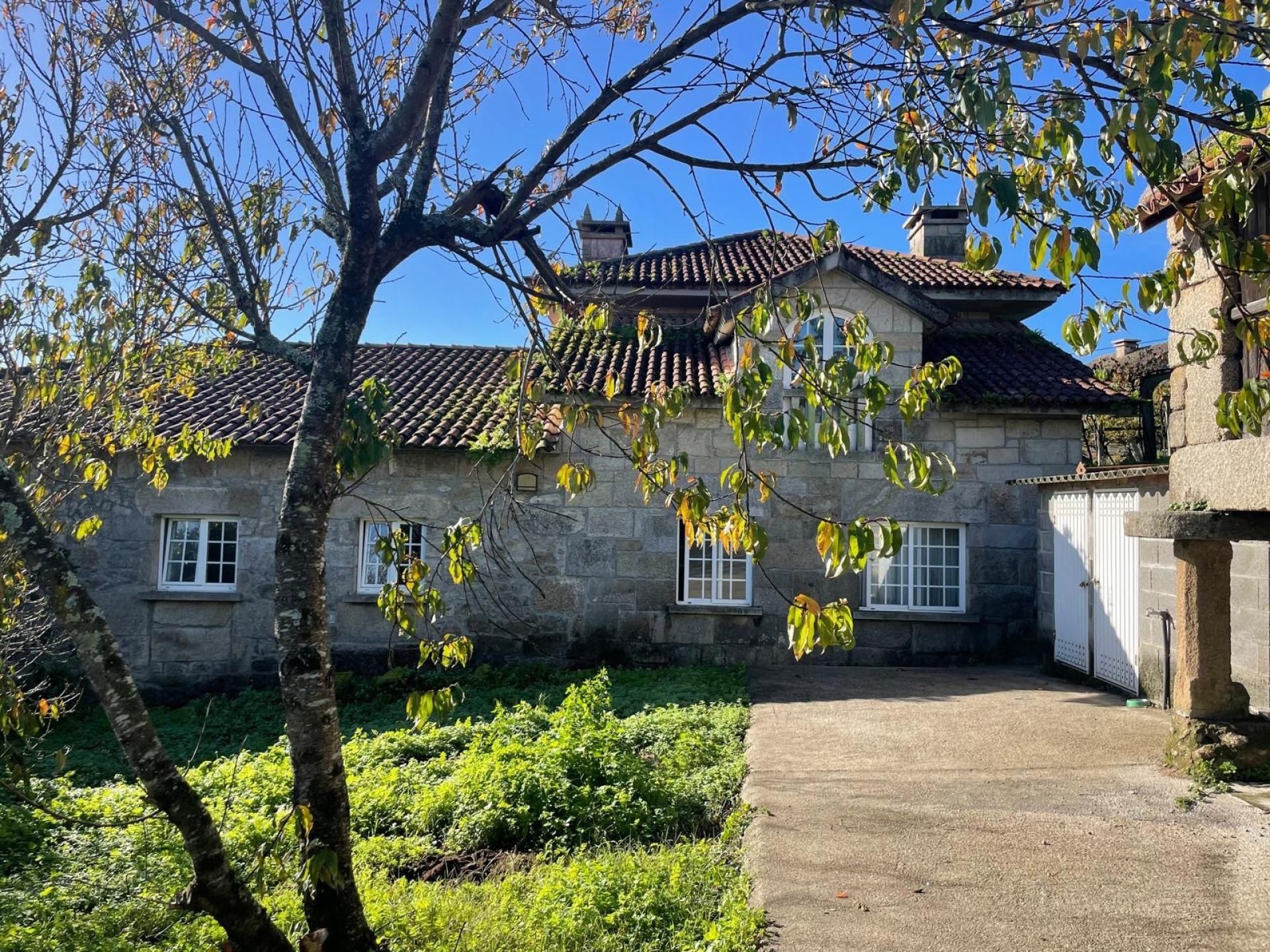 Exterior view of House or chalet for sale in Vilanova de Arousa  with Air Conditioner, Terrace and Swimming Pool