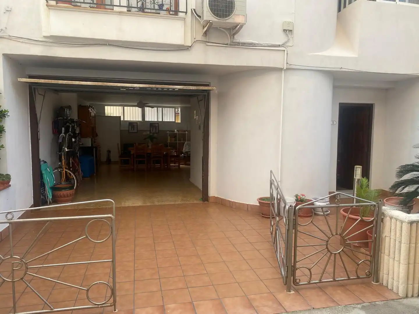Einfamilien-Reihenhaus zum Verkauf in Xeraco mit Terrasse, Balkon und Gemeinschaftspool