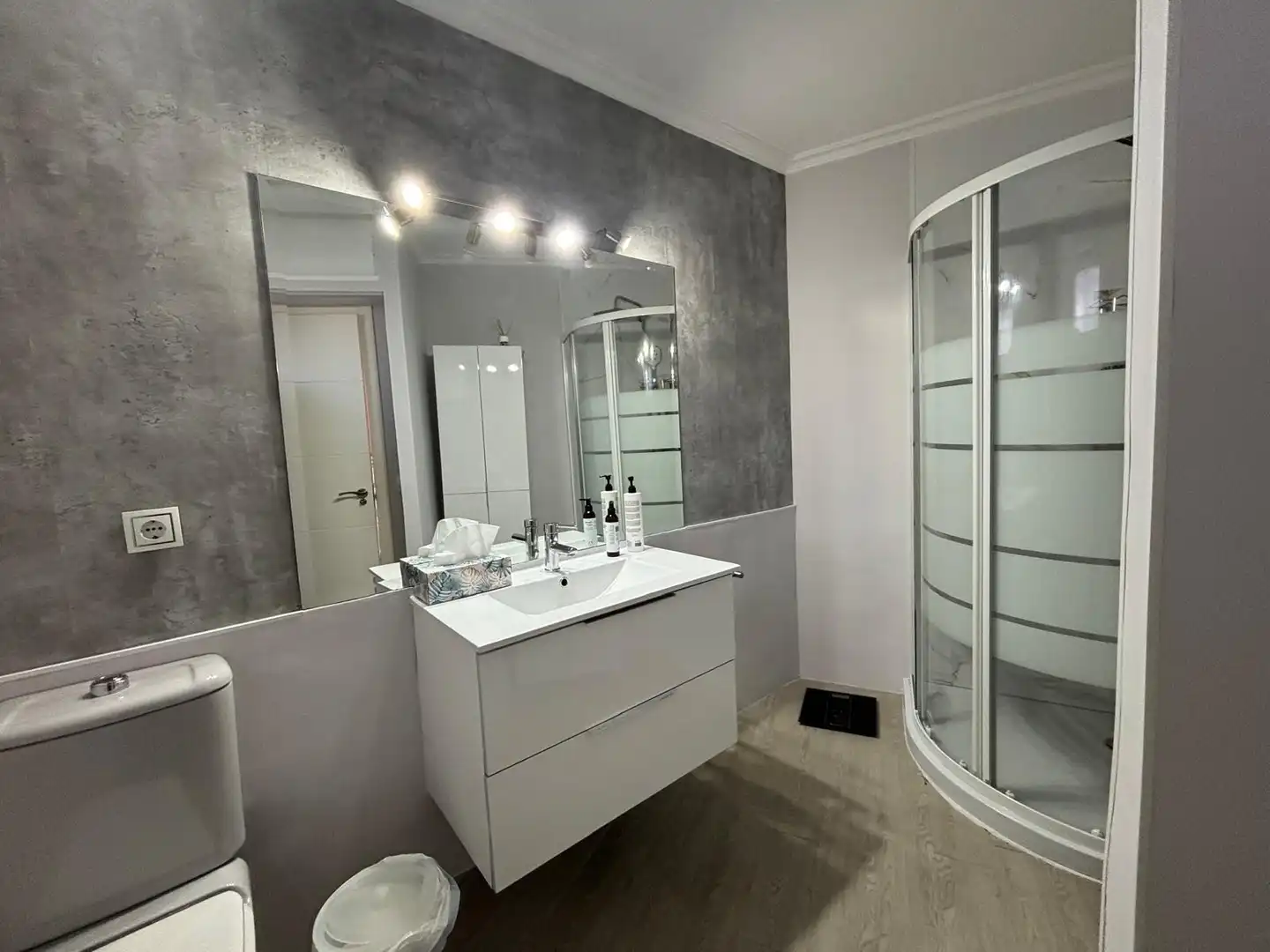 Bathroom of Flat for sale in Cáceres  with Air Conditioner, Terrace and Furnished