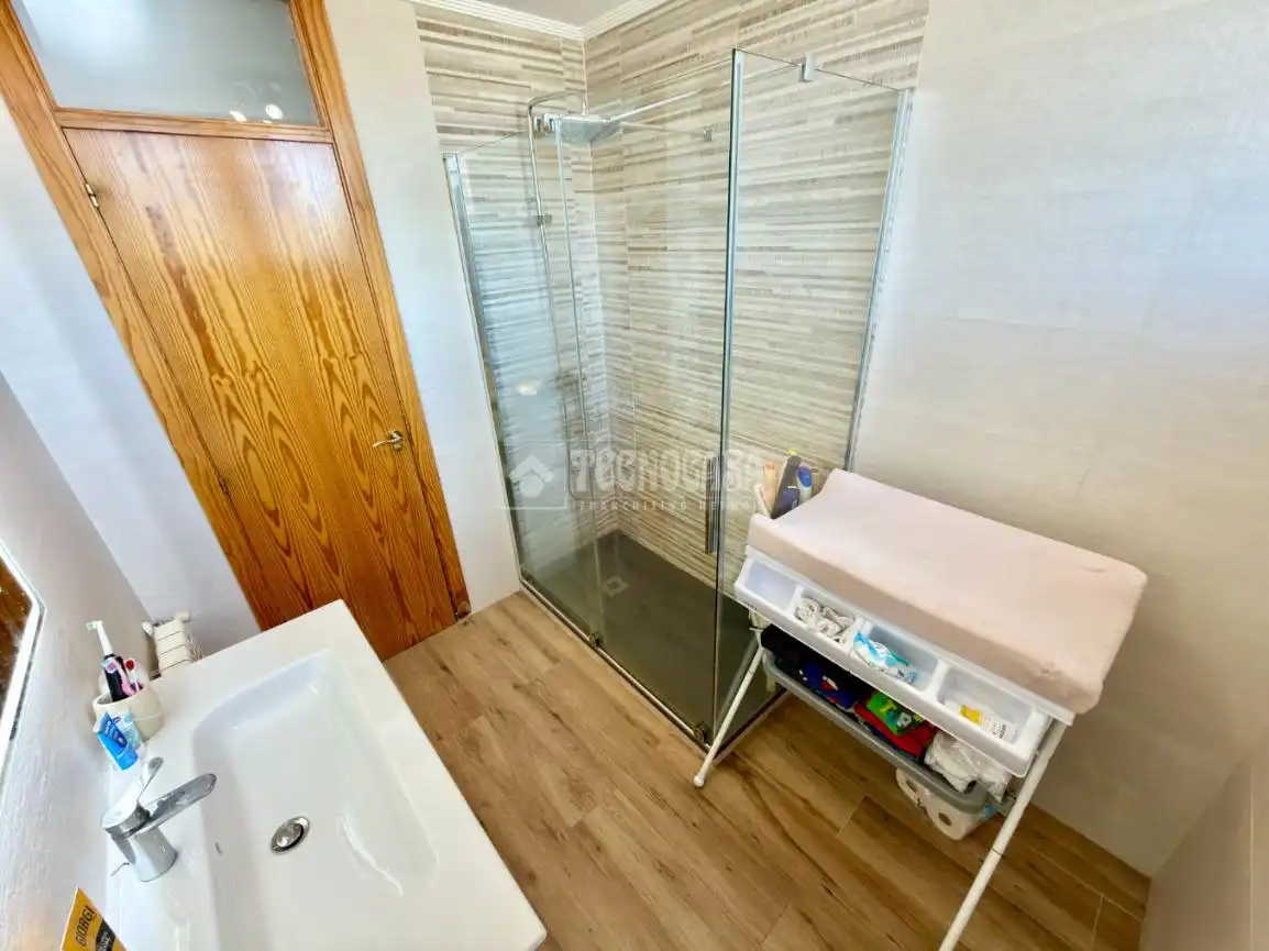 Baño de Casa adosada en venta en Valdeaveruelo con Aire acondicionado, Calefacción y Terraza