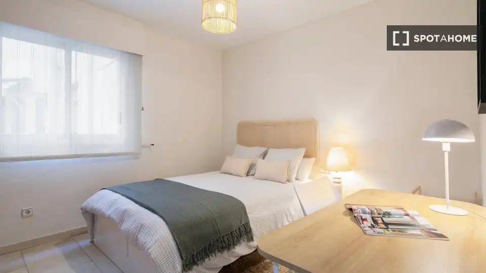 Bedroom of Flat for share in Alicante / Alacant  with Air Conditioner, Heating and Furnished