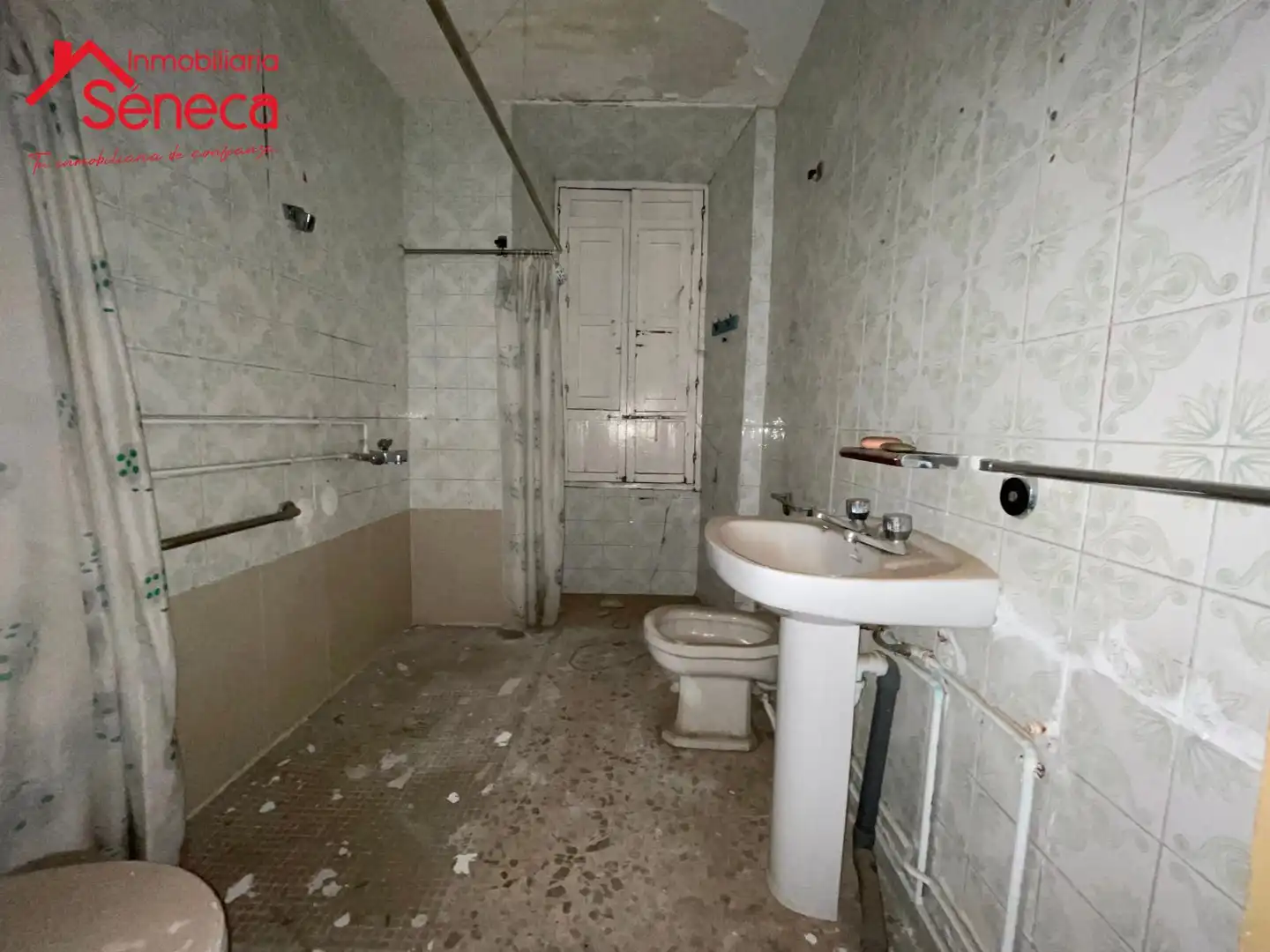 Bany de Casa o xalet en venda en Córdoba amb Terrassa i Traster