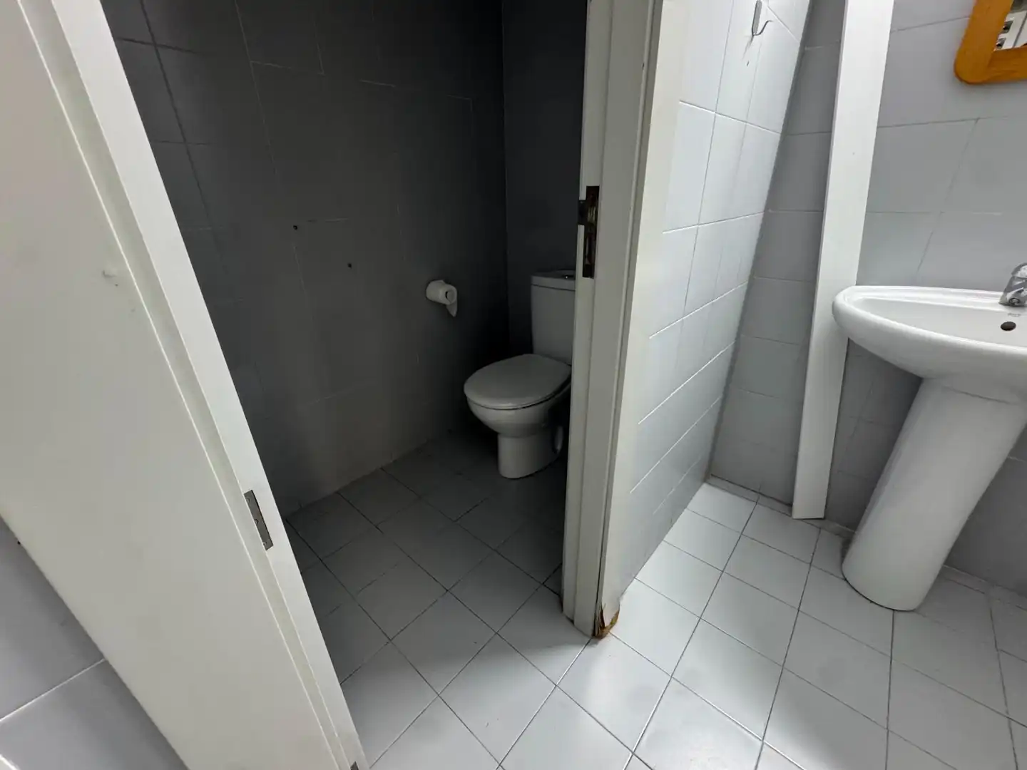 Badezimmer von Geschaftsraum zur Miete in Marratxí