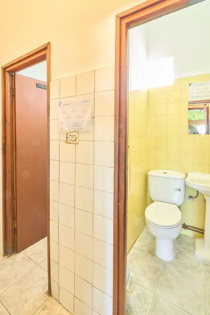 Bany de Edifici en venda en Pajares de la Laguna