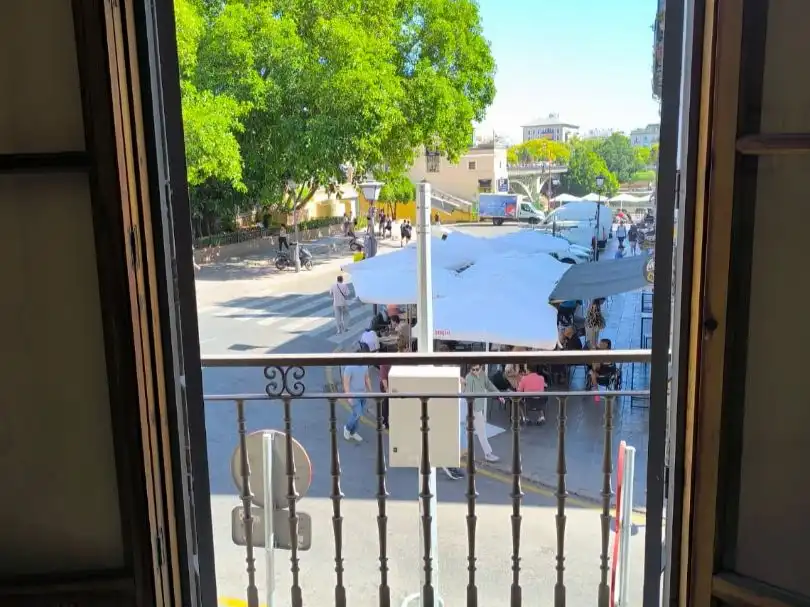 Vista exterior de Pis en venda en Triana