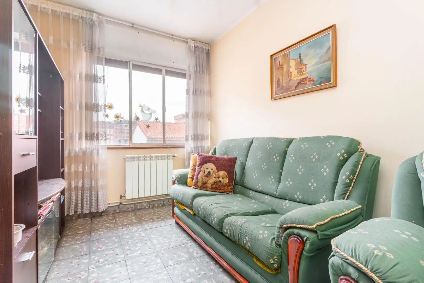 Sala d'estar de Pis en venda en Oviedo  amb Calefacció i Moblat