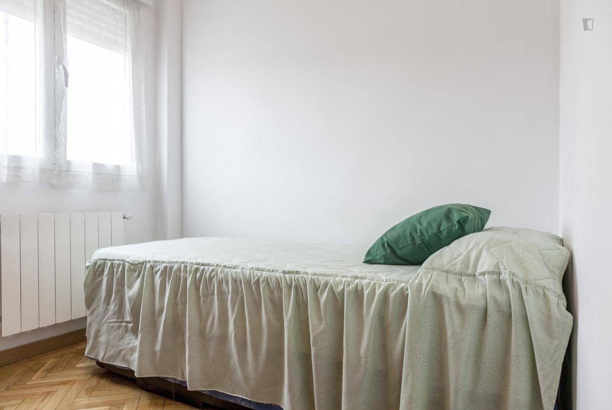 Dormitori de Apartament de lloguer en  Madrid Capital amb Aire condicionat, Calefacció i Moblat