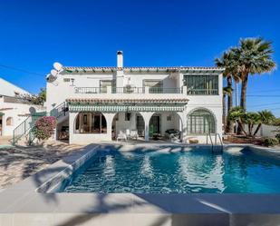 Vista exterior de Casa o xalet de lloguer en Altea amb Jardí privat i Piscina