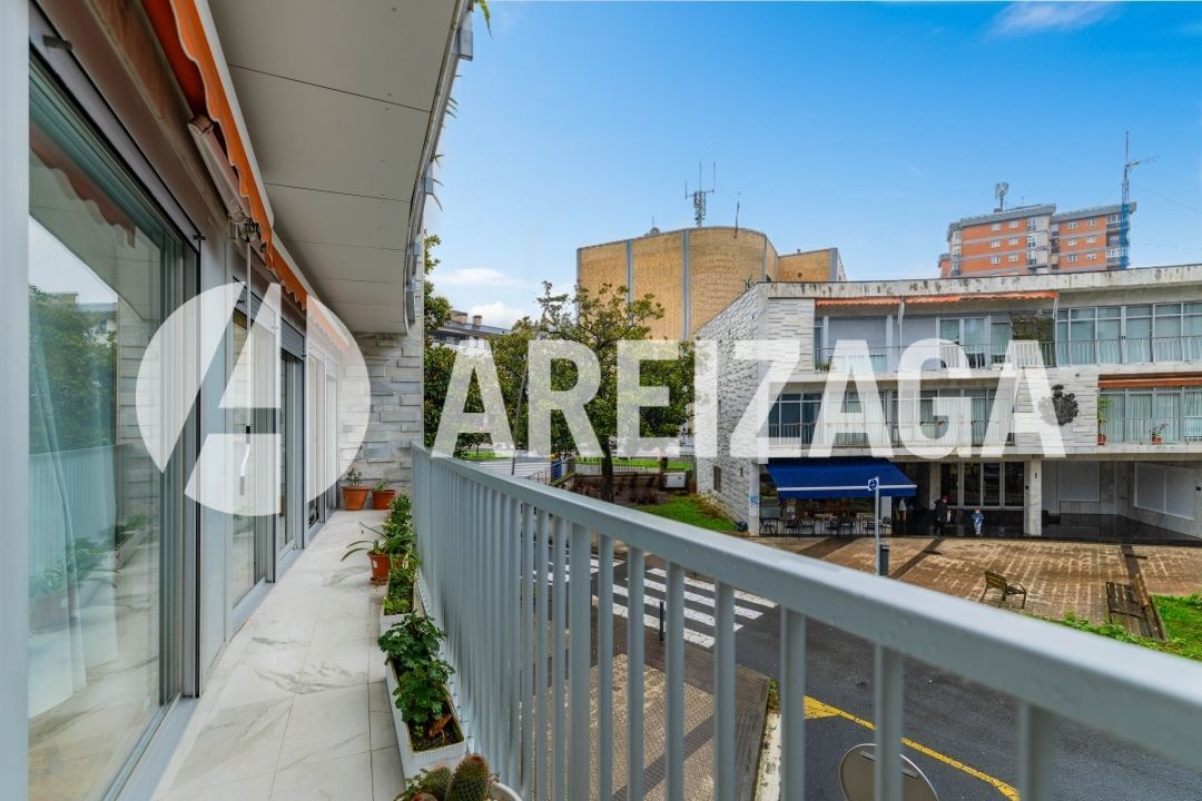 Exterior view of Flat for sale in Donostia - San Sebastián   with Heating, Terrace and Furnished