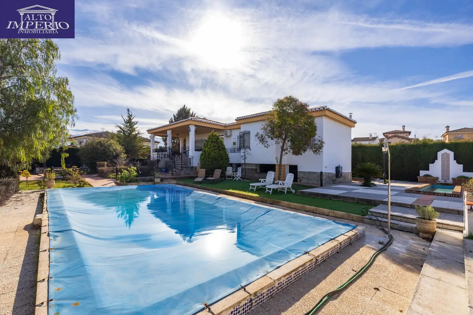 Villa mit Pool zum Verkauf in Calle Lindaraja