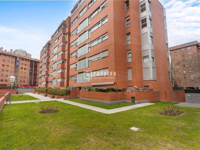 Piso en Alquiler en CALERUEGA en Costillares