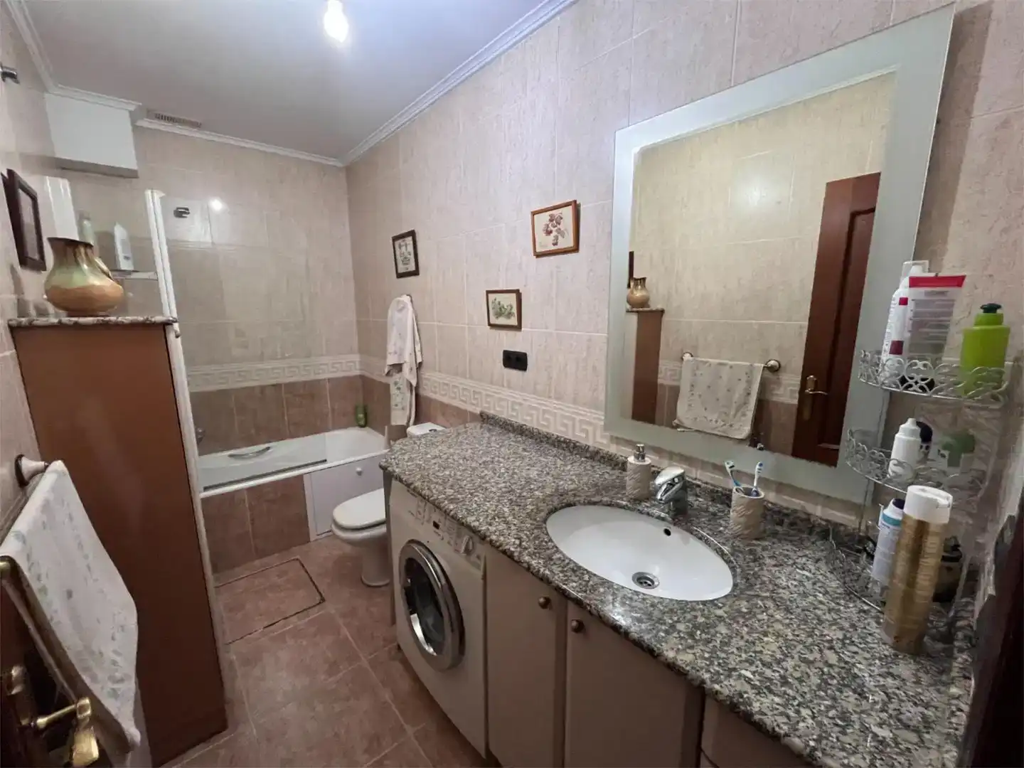Badezimmer von Wohnung zum Verkauf in Basauri  mit Privatgarten, Parkett und Möbliert
