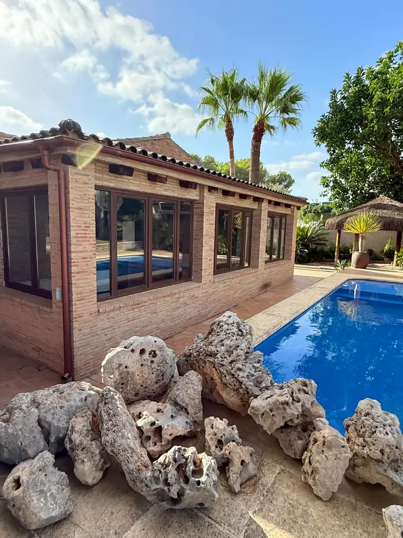Außenansicht von Haus oder Chalet zur Miete in San Antonio de Benagéber mit Klimaanlage, Heizung und Privatgarten