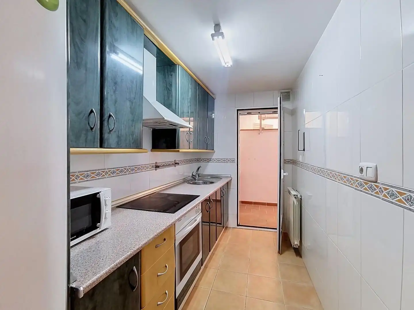 Cocina de Piso de alquiler en Churriana de la Vega con Calefacción y Balcón