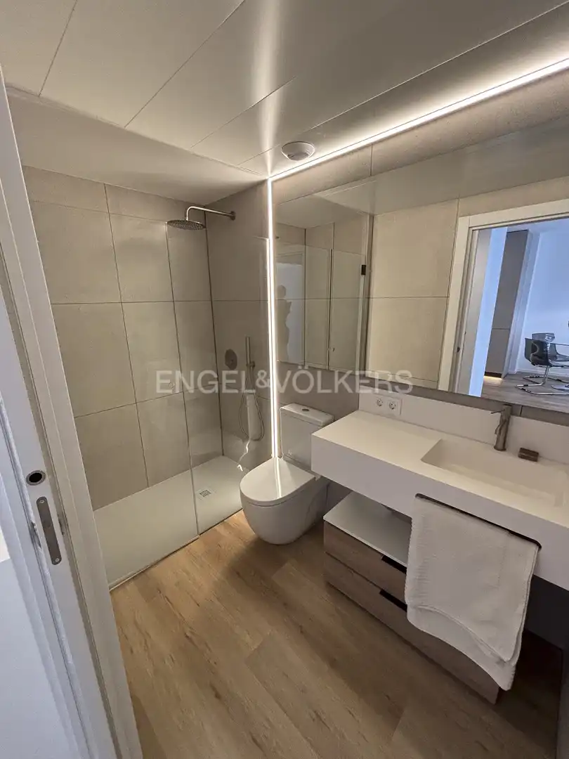 Badezimmer von Wohnung zur Miete in Esplugues de Llobregat mit Klimaanlage, Heizung und Parkett