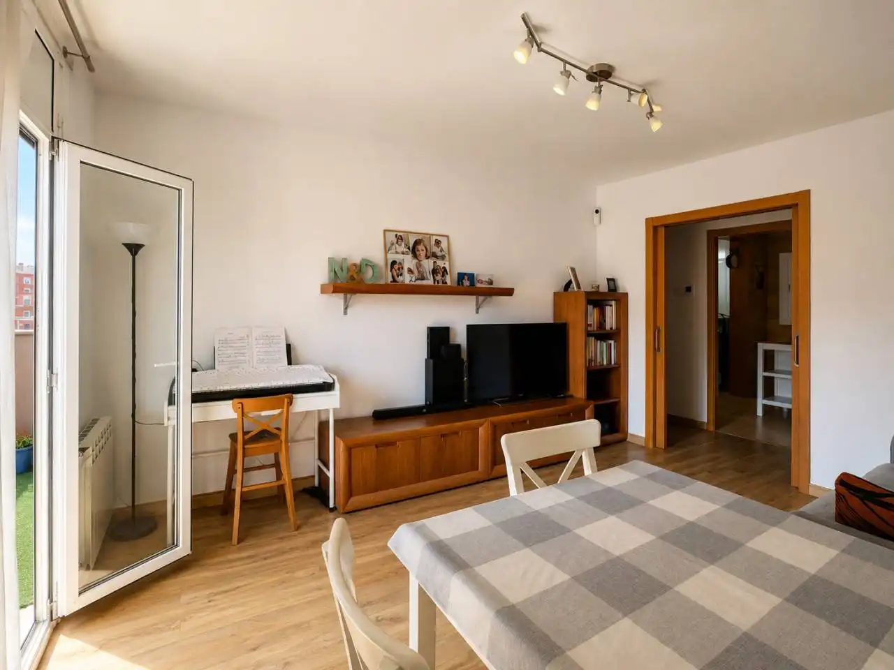 Sala d'estar de Pis en venda en Manresa amb Calefacció, Parquet i Terrassa