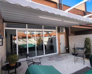 Terrassa de Casa adosada en venda en Yebes amb Aire condicionat, Calefacció i Jardí privat